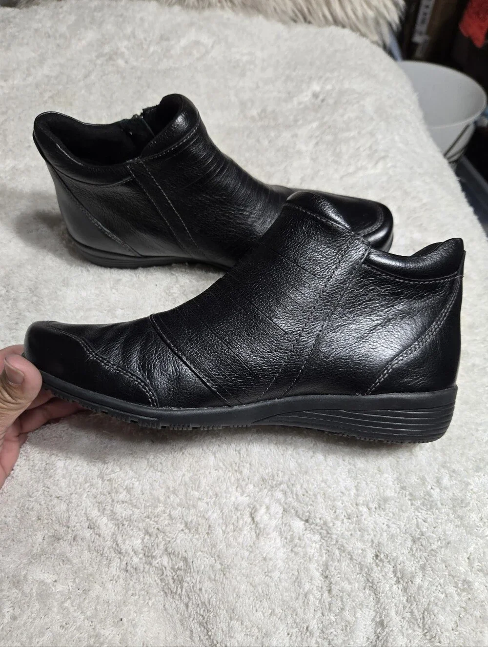 Taos Habit Women’s Black Leather Side Zip Ankle Booties Sz 8.5 Like New